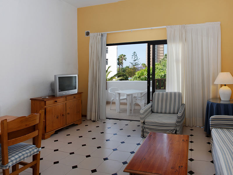 Apartamentos Hg Cristian Sur Los Cristianos  Bagian luar foto
